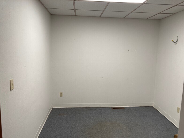 More Photos Of 57 Birch Ave S, Maple Lake Storefront For Lease