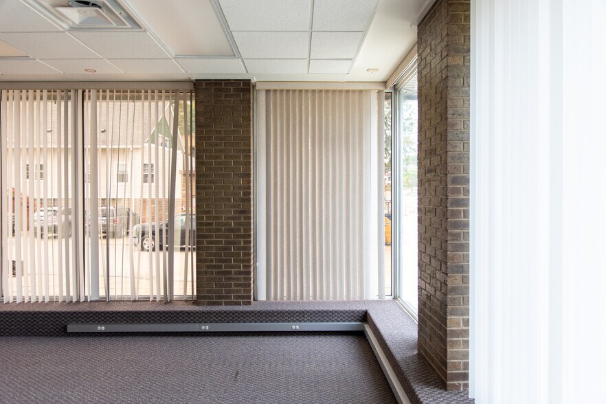 More Photos Of 5017-5021 Leavenworth St, Omaha Loft Creative Space For Lease