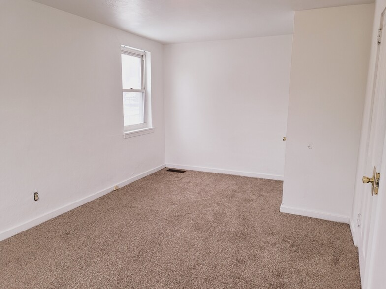 More Photos Of 1110 Overland Ave, Duquesne Multifamily For Sale
