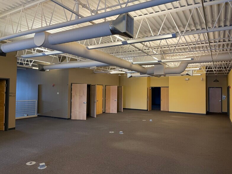 More Photos Of 1140 Gervais Ave, Maplewood Warehouse For Lease