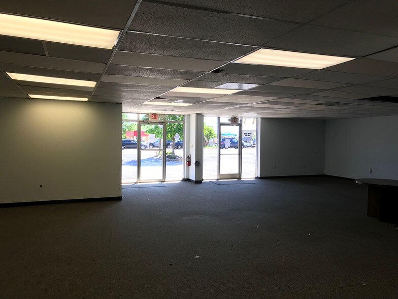 15591561 Laurens Rd, Greenville, SC 29607 Retail For Lease