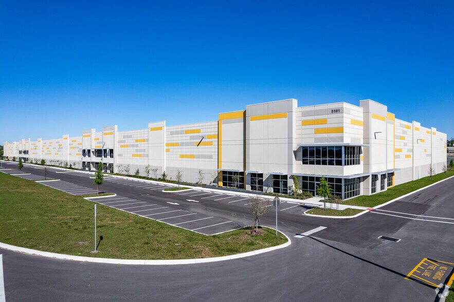 More Photos Of 5050 Wesley Rd, Apopka Warehouse For Lease