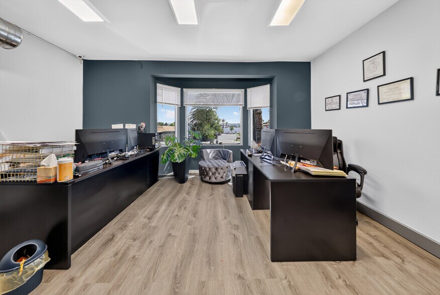 More Photos Of 20847 Sherman Way, Canoga Park Office For Sale