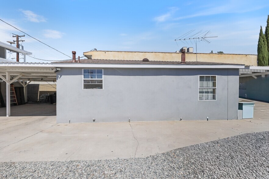 More Photos Of 15323 Paramount Blvd, Paramount General Retail For Sale