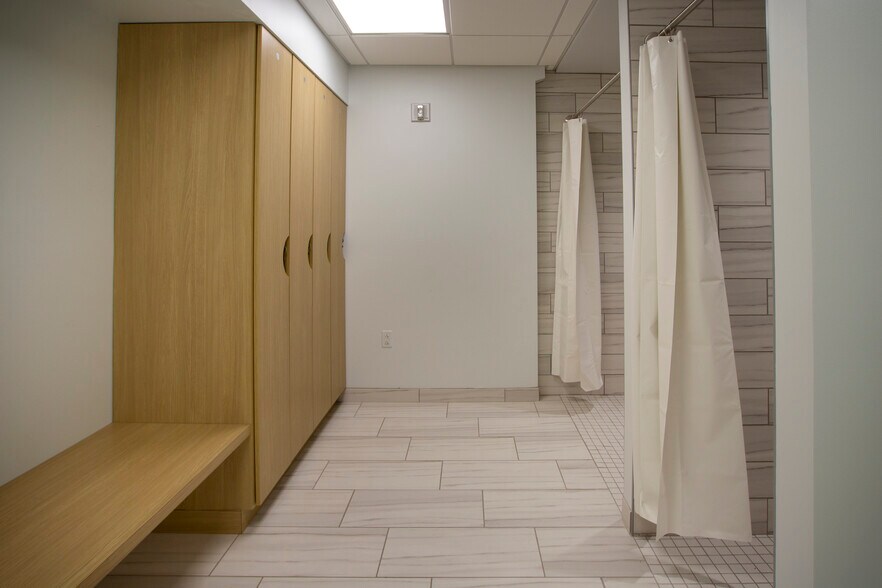 More Photos Of 10401 Innovation Dr, Wauwatosa Office For Lease