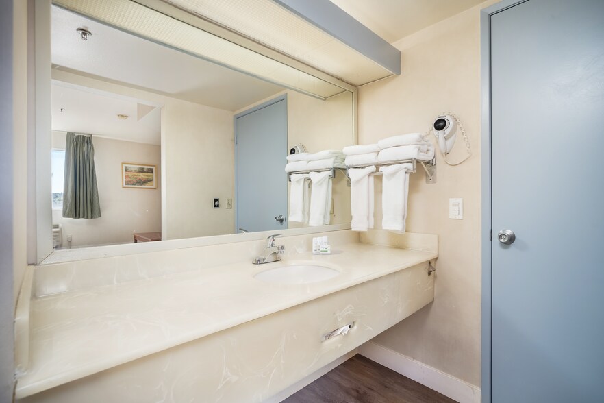 More Photos Of 5250 W El Segundo Blvd, Hawthorne Hotel For Sale