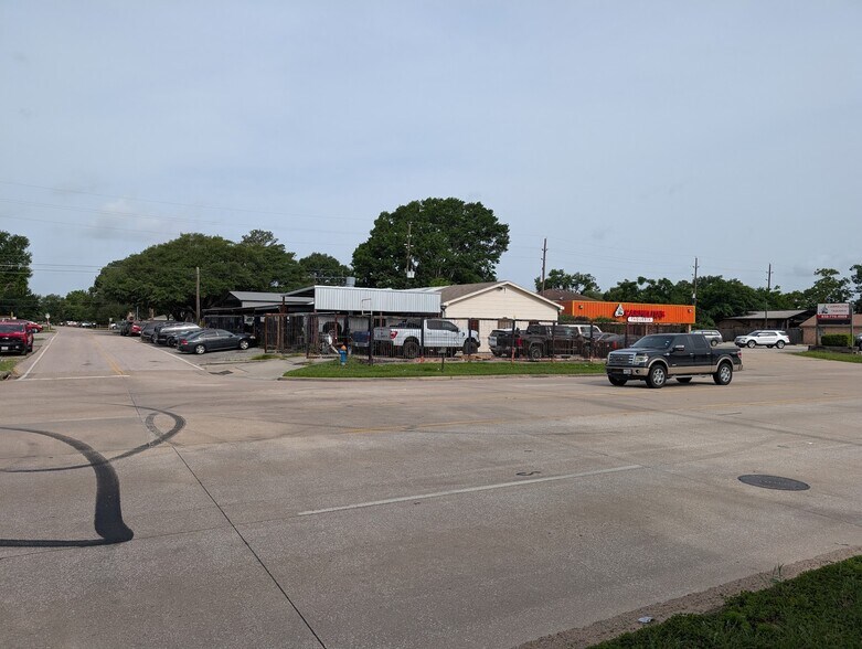 More Photos Of 6503 Brittmoore Rd, Houston Warehouse For Lease