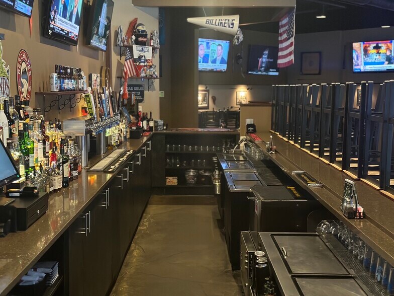 More Photos Of 510 N Theresa Ave, Saint Louis General Retail For Lease