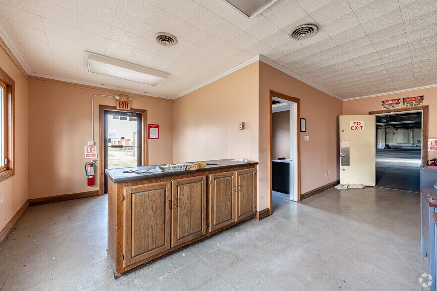 More Photos Of 1100 N Main St, Fostoria Warehouse For Sale