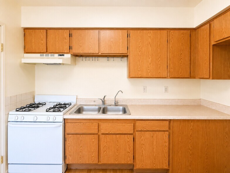 More Photos Of 810 S Berendo St, Los Angeles Apartments For Sale