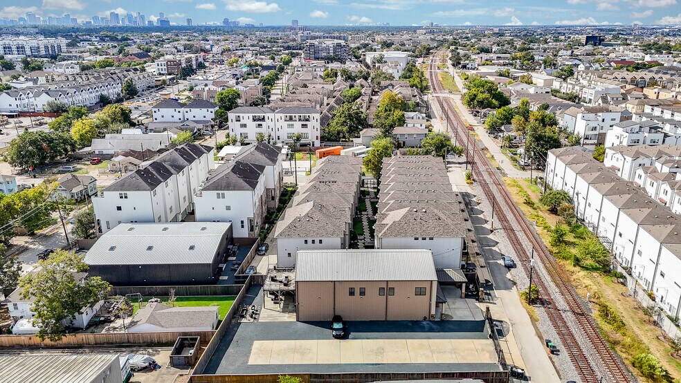 More Photos Of 4119 Allen St, Houston Office For Sale