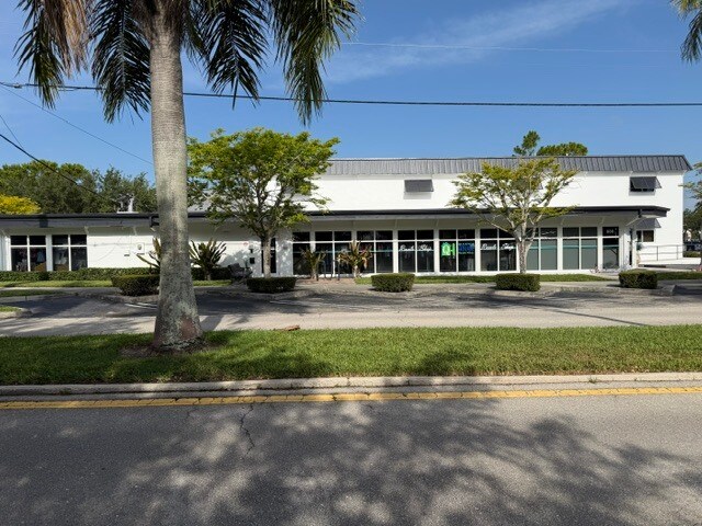 More Photos Of 800 W Indiantown Rd, Jupiter Storefront Retail Office For Sale