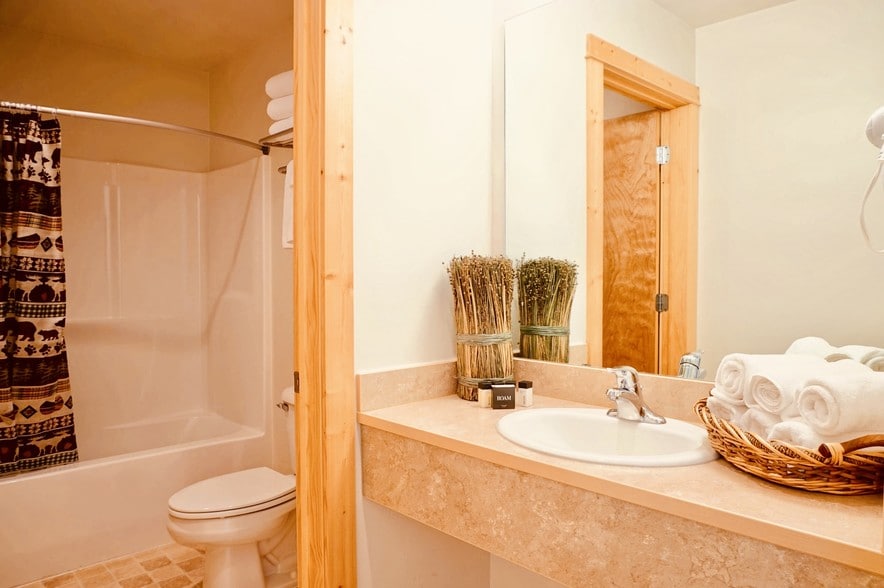 More Photos Of 229 N Hayden St, West Yellowstone Hotel For Sale