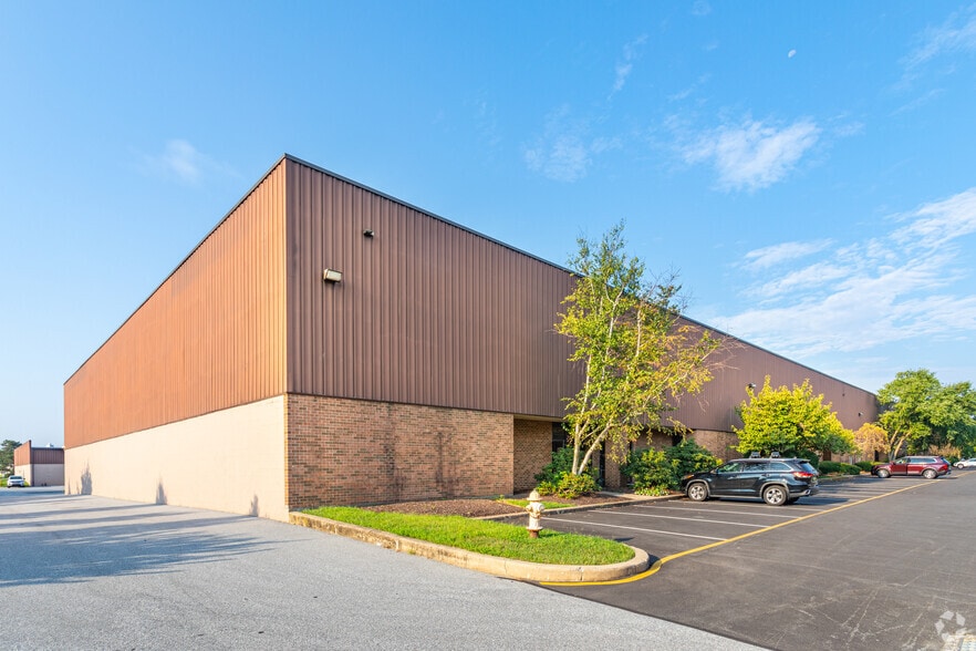 More Photos Of 261 Quigley Blvd, New Castle Warehouse For Lease