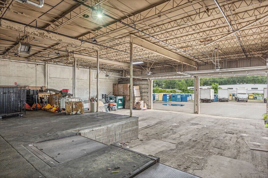 More Photos Of 26051 Michigan Ave, Inkster Warehouse For Sale