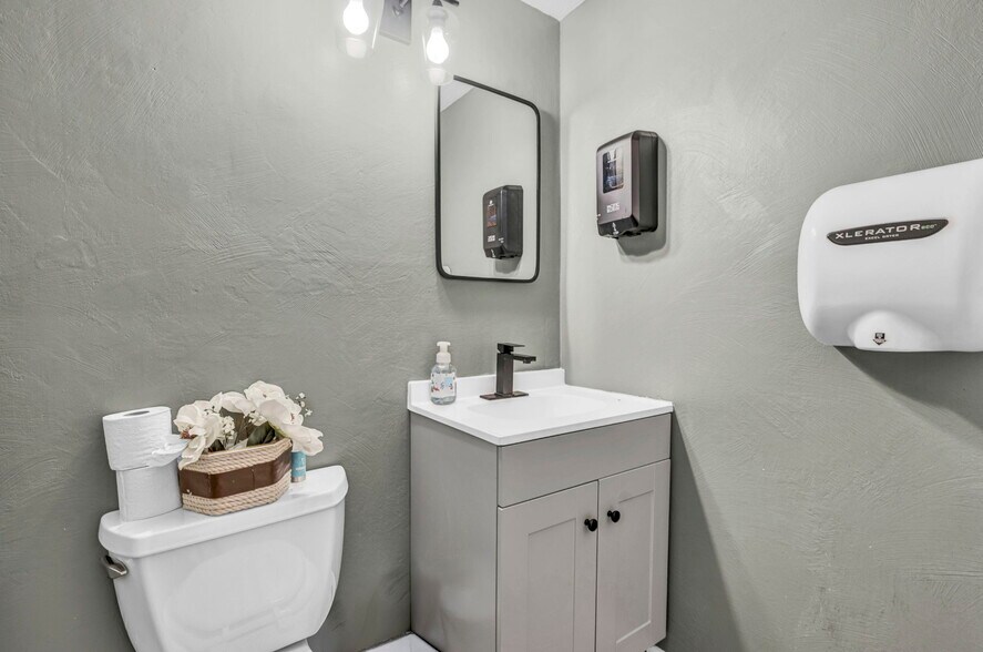 More Photos Of 1824 E Broad St, Columbus Office Residential For Lease