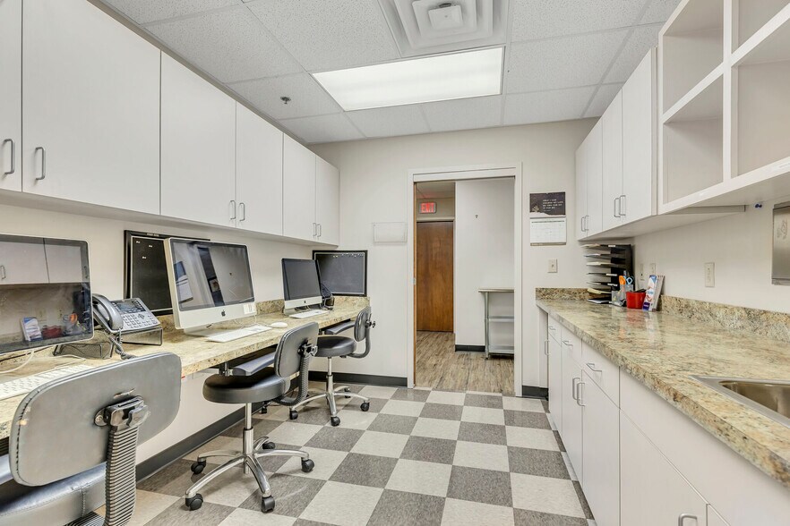 More Photos Of 2004 Hayes St, Nashville Medical For Lease