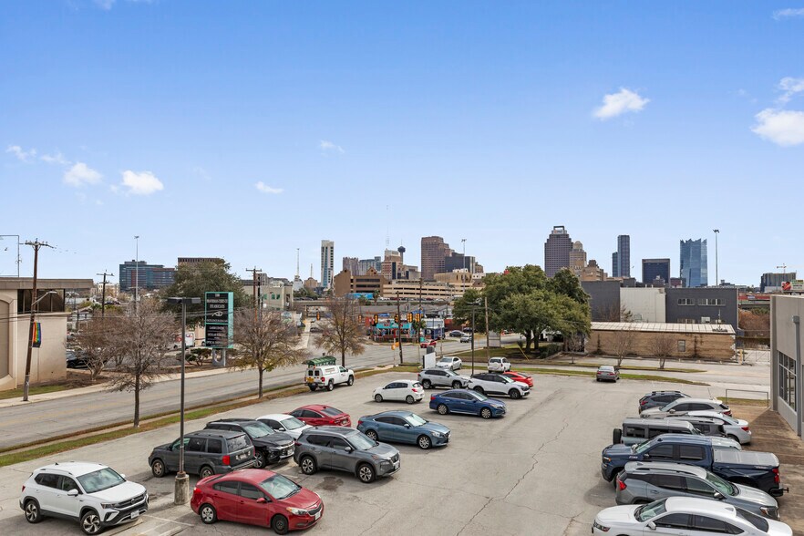 More Photos Of 1123 N Main Ave, San Antonio Medical For Sale