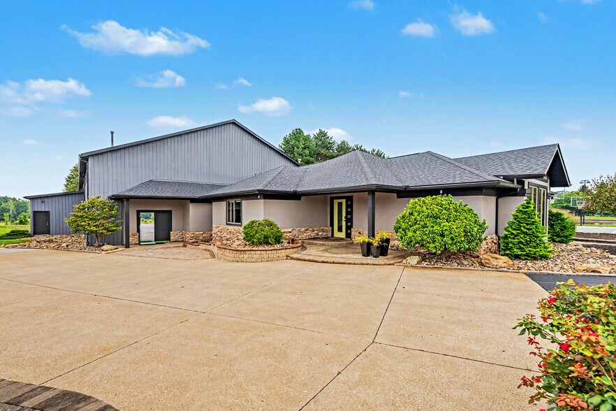 More Photos Of 7291 Stone Rd, Medina Office For Sale