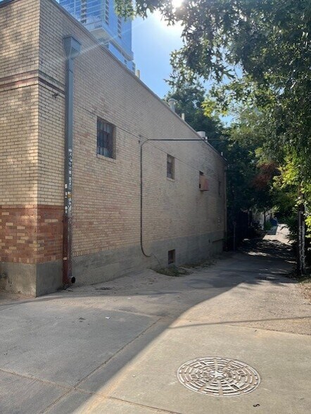 More Photos Of 400 Nueces St, Austin Freestanding For Lease