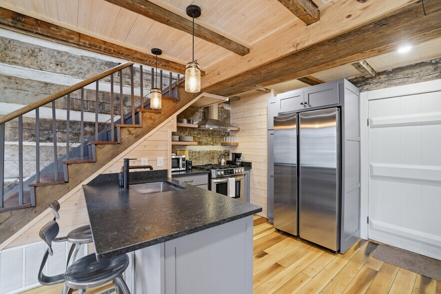 More Photos Of 202 E Walnut St, Danville Specialty For Sale