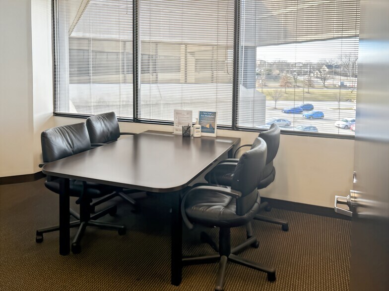 More Photos Of 800 E 101st Ter, Kansas City Coworking Space