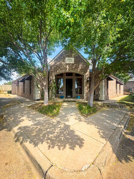 More Photos Of 13308 N Macarthur Blvd, Oklahoma City Office For Sale