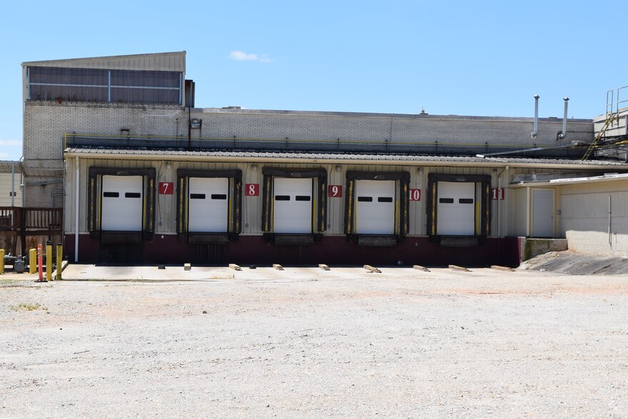 More Photos Of 635 Kingsbridge Rd, Carrollton Distribution For Lease