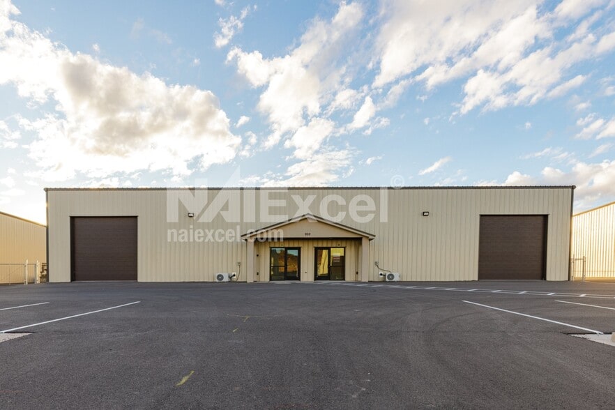 More Photos Of 950 S Regional Park Rd, Hurricane Industrial For Sale