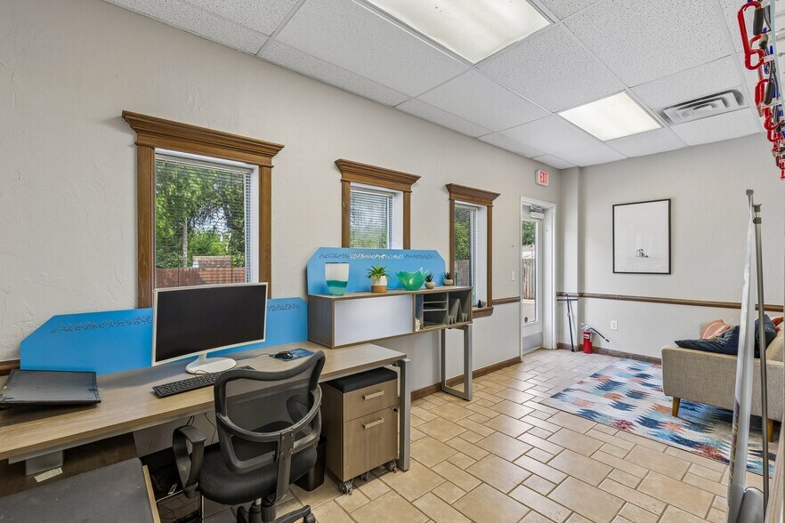 More Photos Of 405 W 2nd St, Edmond Office For Lease