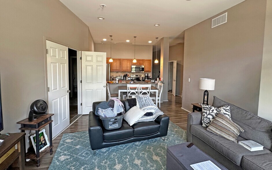 More Photos Of 32821 Grand River Ave, Farmington Hills Restaurant For Sale