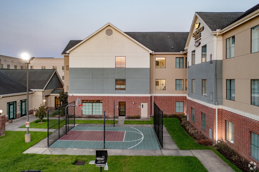 More Photos Of 1340 N Sam Houston Pky E, Houston Hotel For Sale
