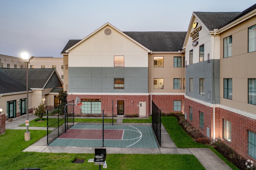 More Photos Of 1340 N Sam Houston Pky E, Houston Hotel For Sale