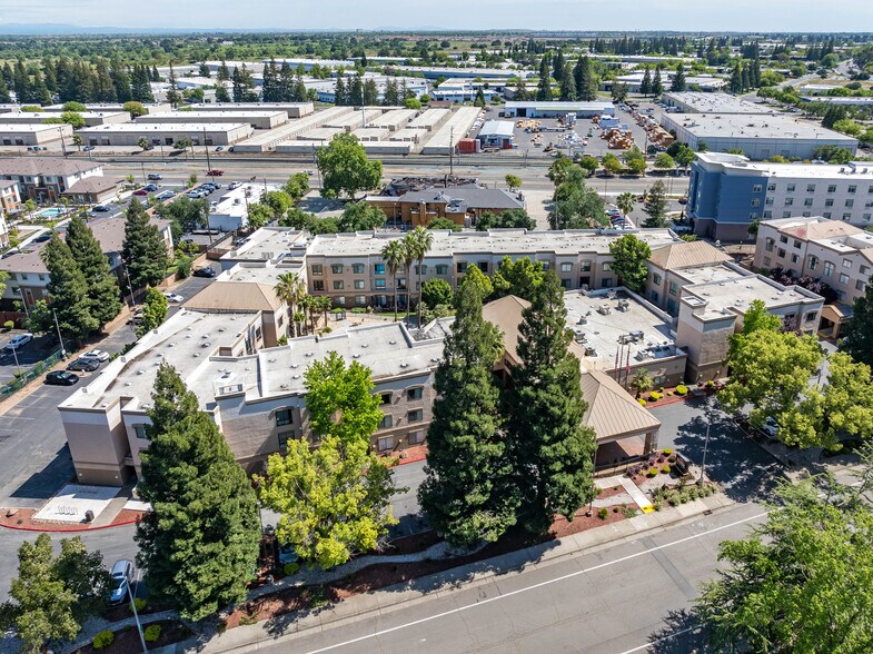 More Photos Of 11260 Point East Dr, Rancho Cordova Apartments For Sale