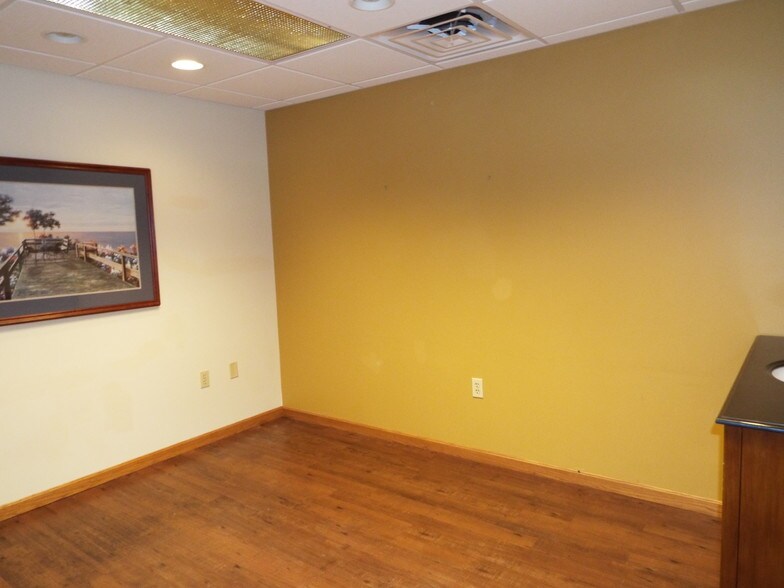 More Photos Of 1151 Bethel Rd, Columbus Medical For Sale