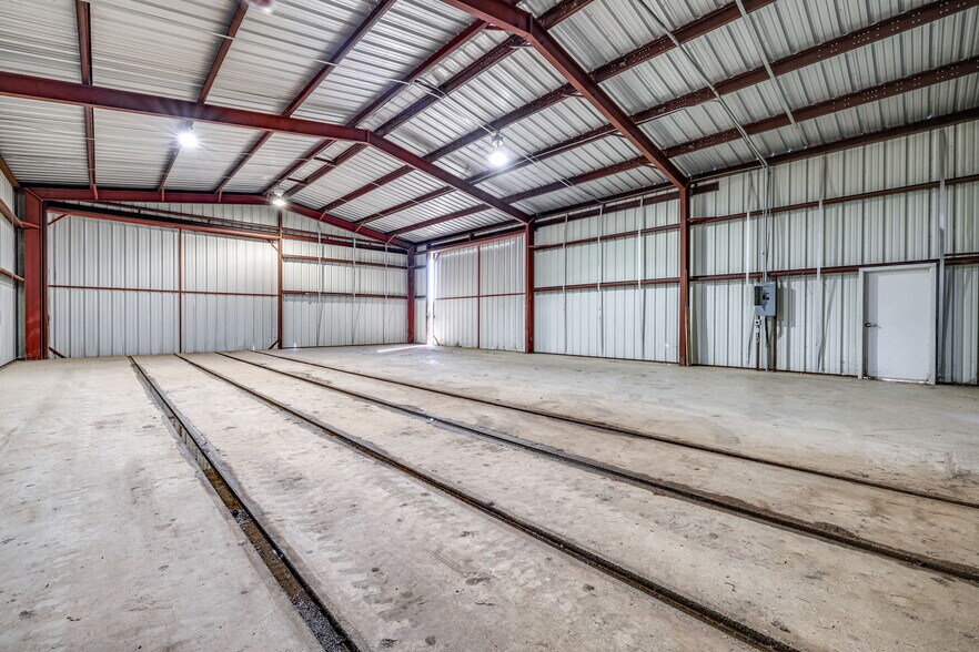More Photos Of 2684 W US Highway 290, Fredericksburg Warehouse For Sale