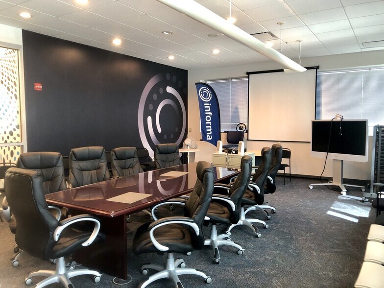 More Photos Of 101 Paramount Dr, Sarasota Office Residential For Lease