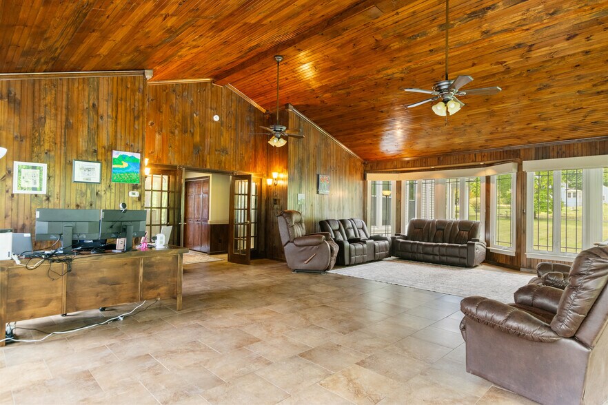 More Photos Of 639 Tower St, Tazewell Specialty For Sale