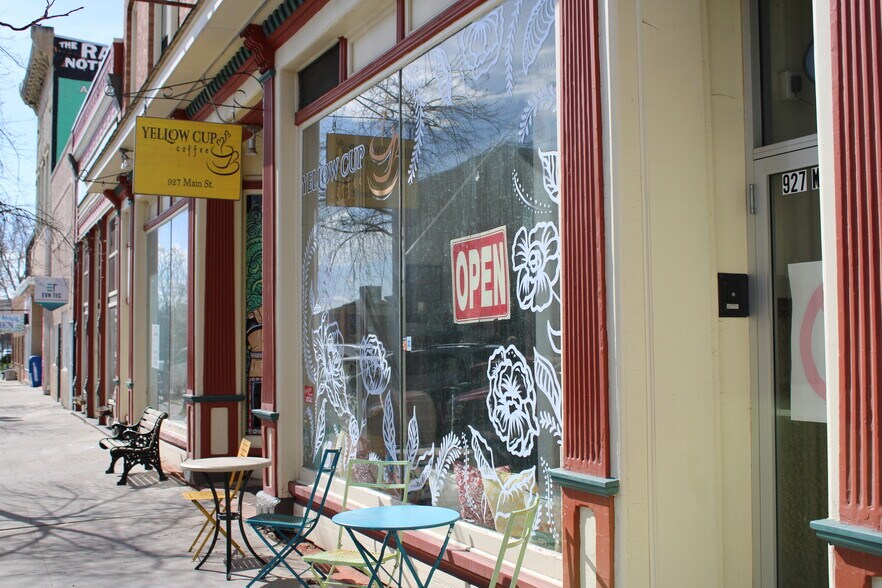 More Photos Of 927 Main St, Evanston General Retail For Lease