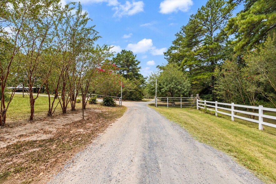 More Photos Of 5611 Rockin L Ln, Navasota Lodge Meeting Hall For Sale