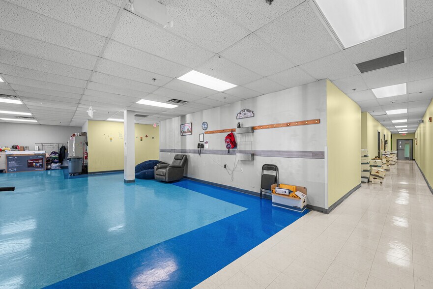 More Photos Of 240 3rd Ave, Gallipolis Flex For Sale