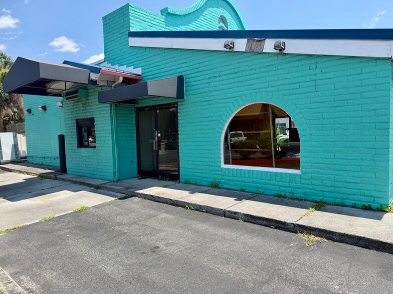 More Photos Of 4023 Market St, Wilmington Restaurant For Sale