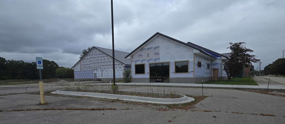 Primary Photo Of 935 W M-36, Pinckney Schools For Sale