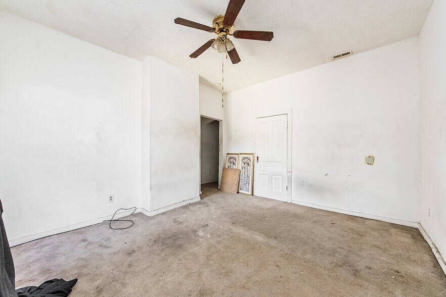 More Photos Of 1068-1072 E Livingston Ave, Columbus Storefront Retail Residential For Sale