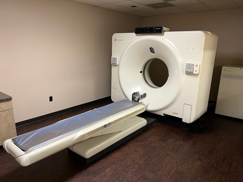 More Photos Of 11110 E I-10 Fwy, Houston Office For Sale