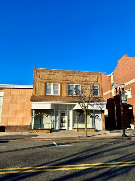 More Photos Of 125 E Main St, Patchogue Storefront Retail Residential For Lease