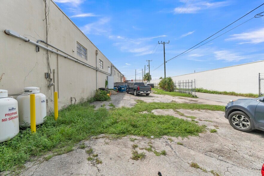 More Photos Of 821-841 NW 57th Pl, Fort Lauderdale Manufacturing For Sale