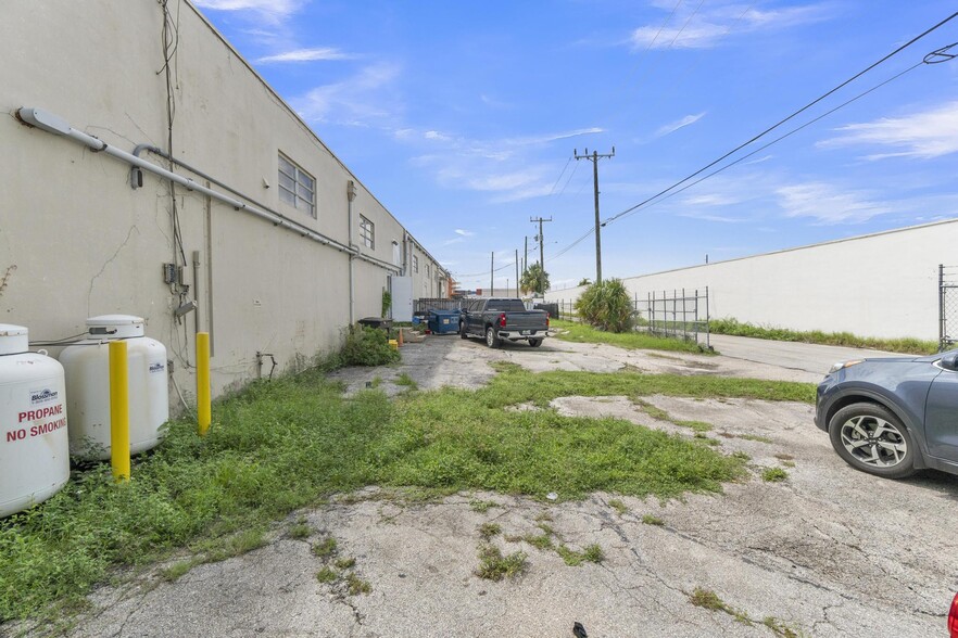 More Photos Of 821-841 NW 57th Pl, Fort Lauderdale Manufacturing For Lease