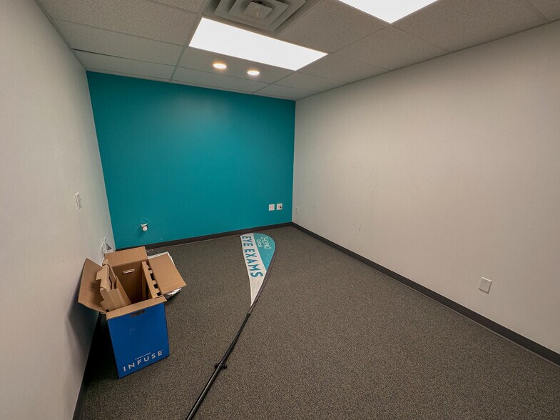 More Photos Of 1514-1528 W Springfield Rd, Taylorville Unknown For Lease