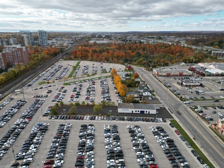 More Photos Of 142 Cross Ave, Oakville Auto Repair For Sale